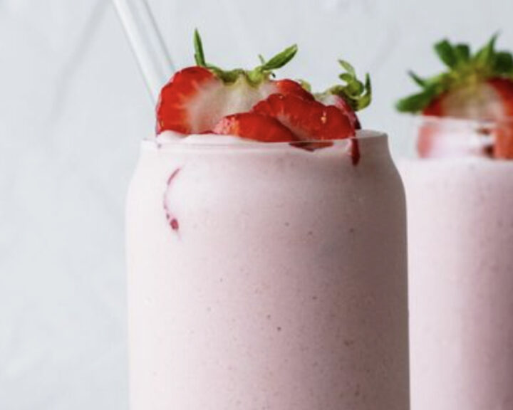 Smoothie με καρύδα, φράουλες και παντζάρια